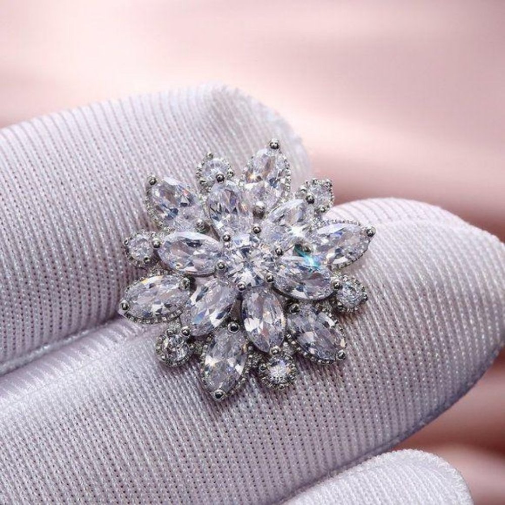NEW 18K White Gold Marquis Flower Earrings - Picture 2 of 5
